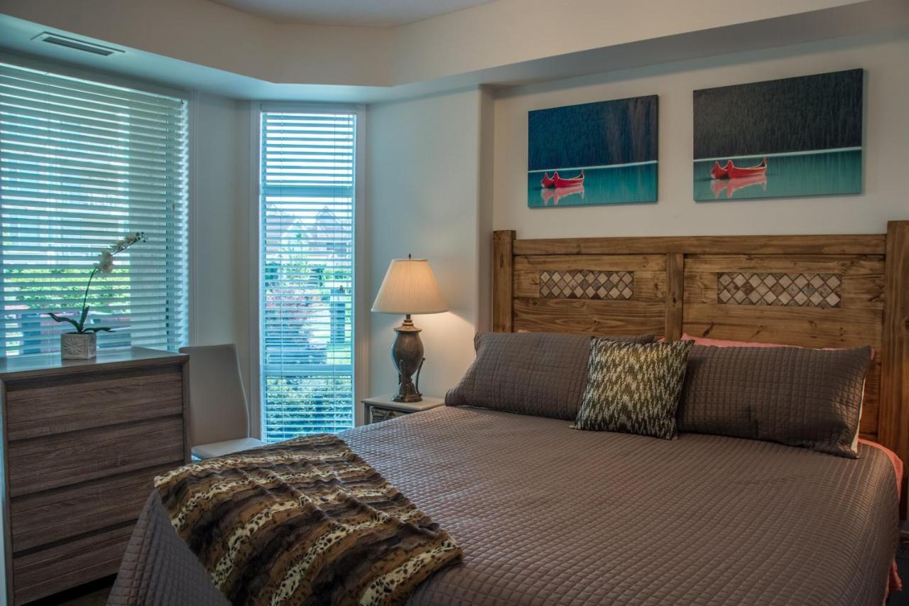 Sunset Waterfront Resort By Discover Kelowna Resort Accommodations Kültér fotó