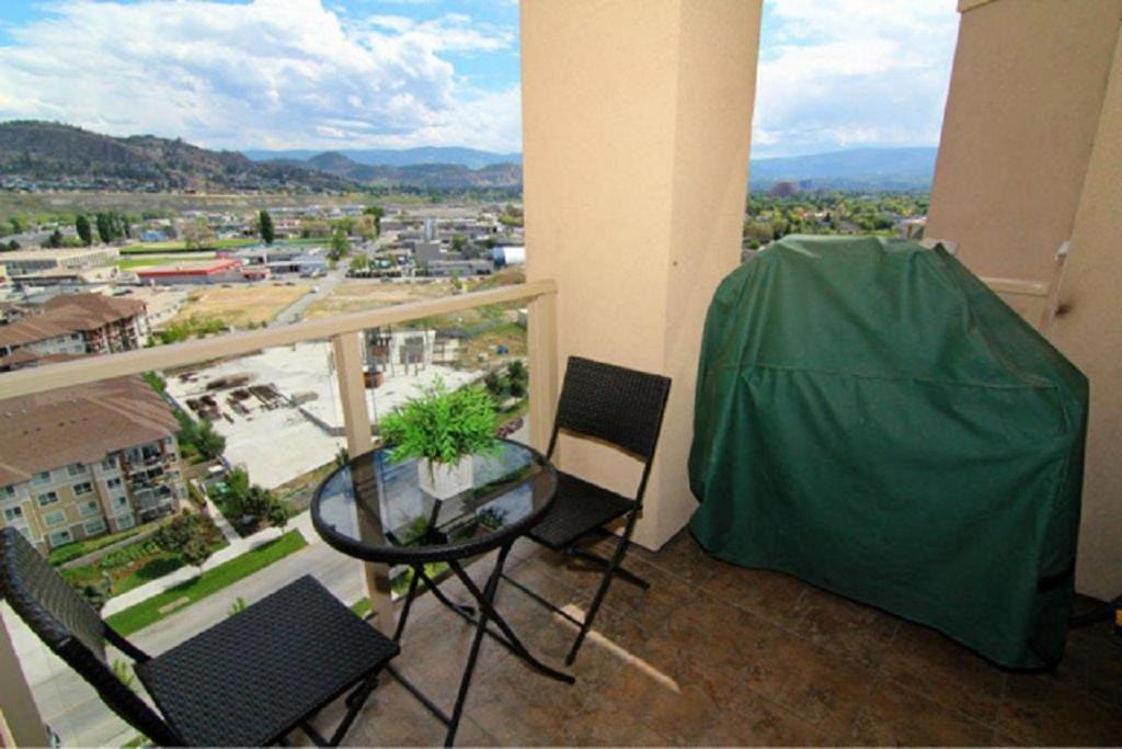 Sunset Waterfront Resort By Discover Kelowna Resort Accommodations Kültér fotó