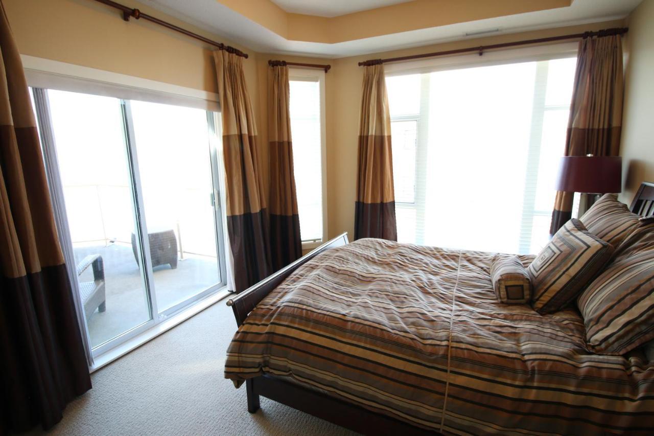 Sunset Waterfront Resort By Discover Kelowna Resort Accommodations Kültér fotó