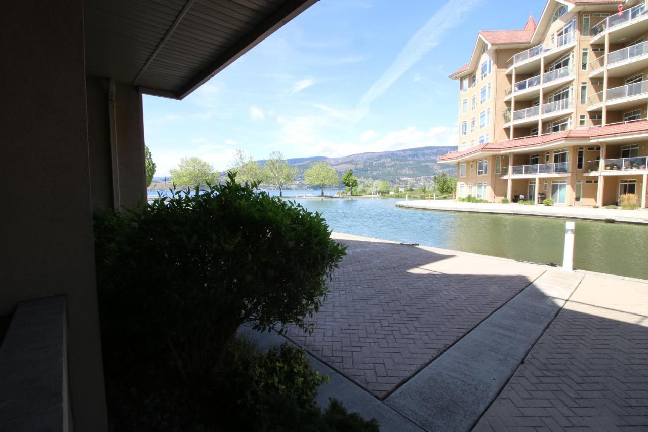 Sunset Waterfront Resort By Discover Kelowna Resort Accommodations Kültér fotó